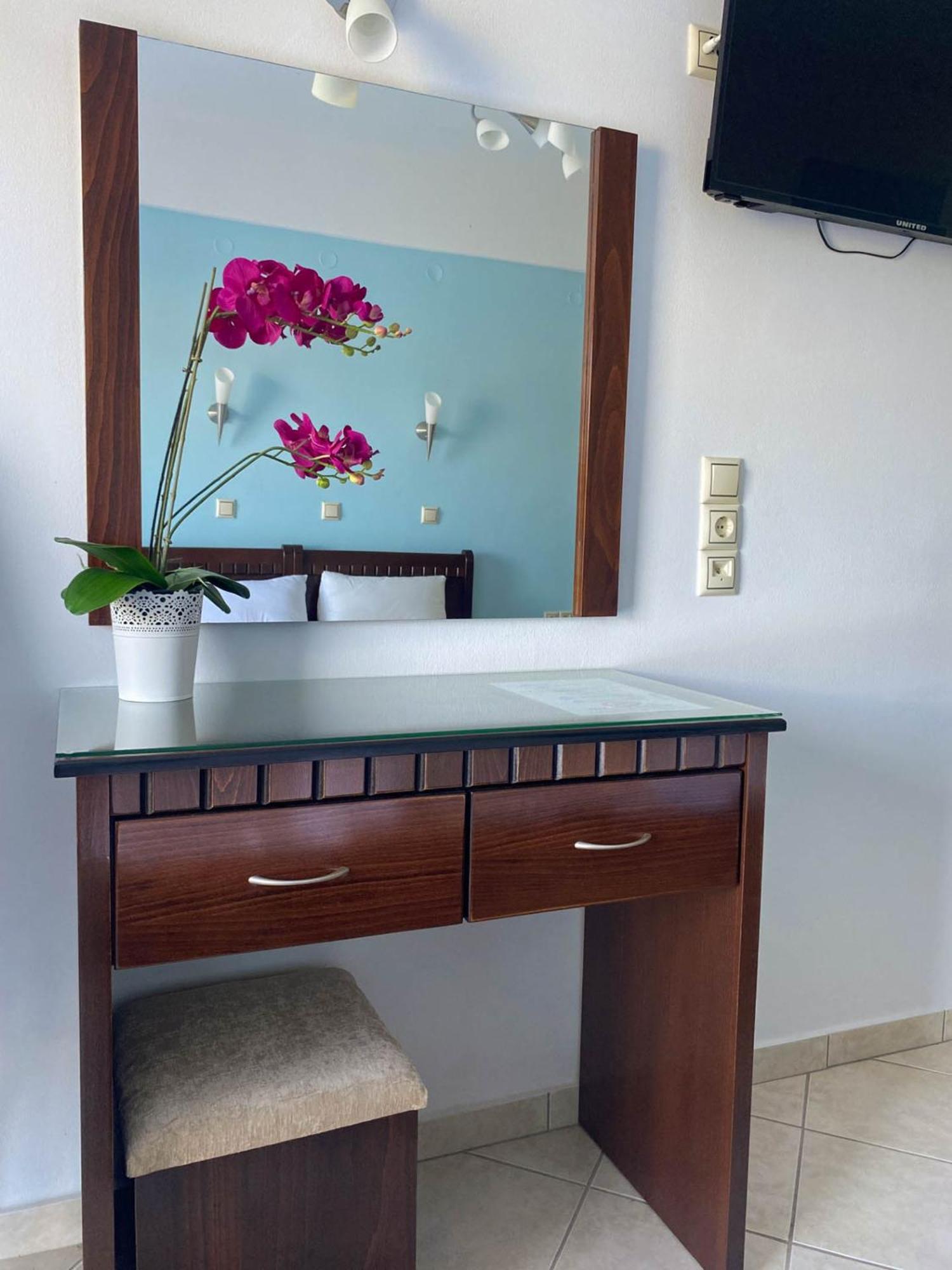 Hotel Alexandros アマウディア エクステリア 写真