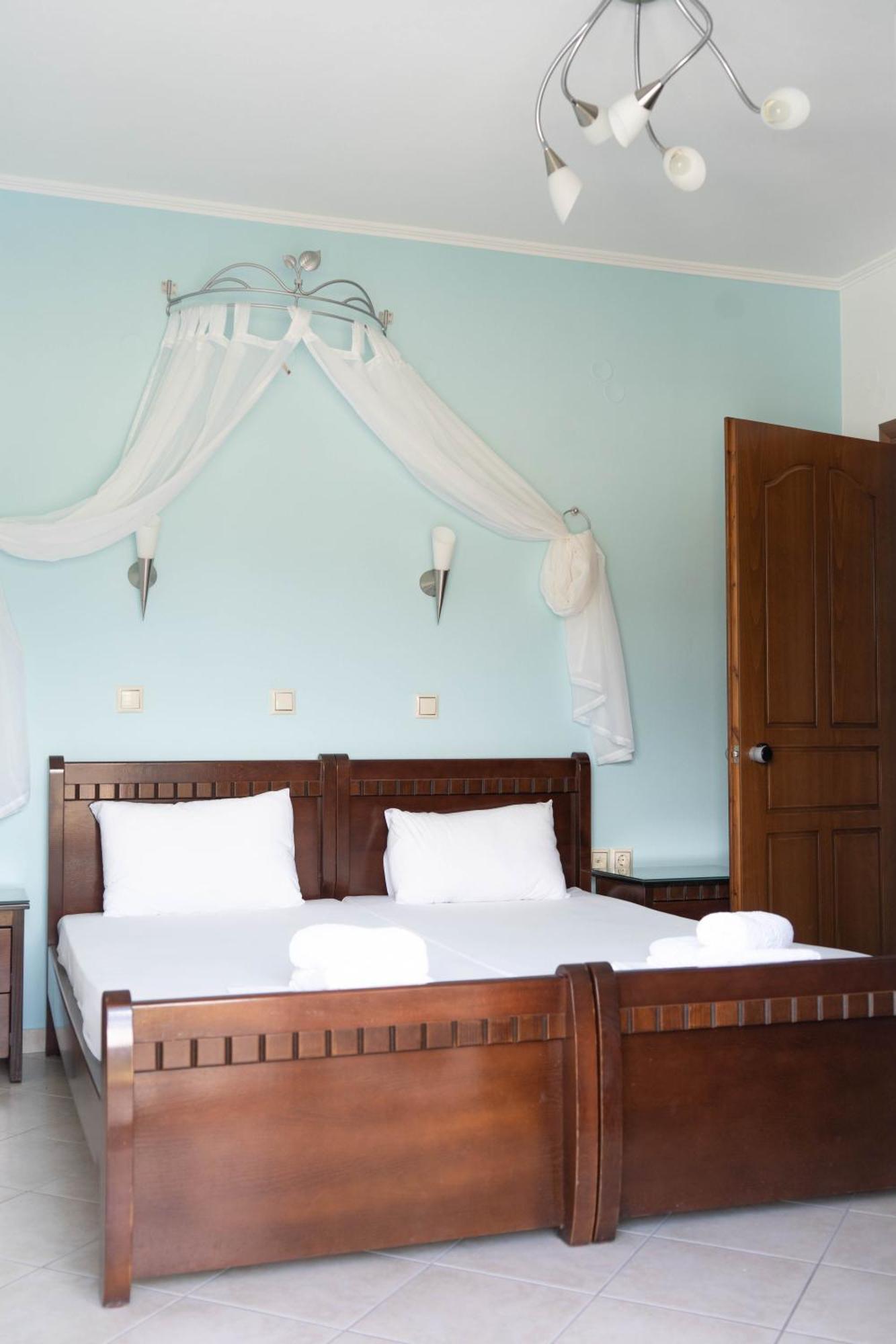 Hotel Alexandros アマウディア エクステリア 写真